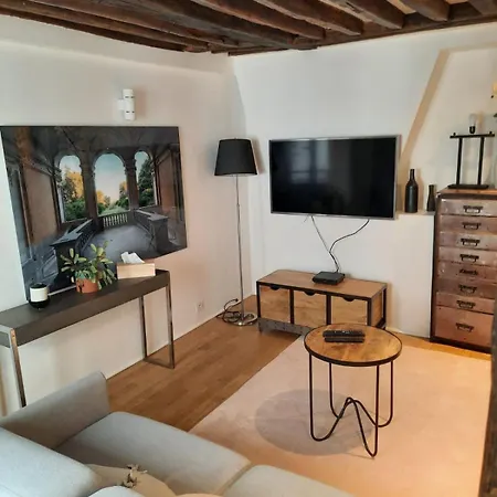 Apartment Charme De L'ancien, Refait A Neuf Paris