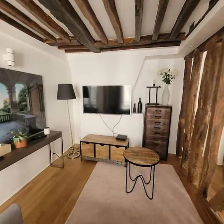 Charme De L'ancien, Refait A Neuf Apartment *